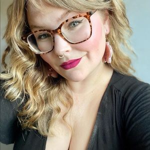 Meet your Posher, Clarisa